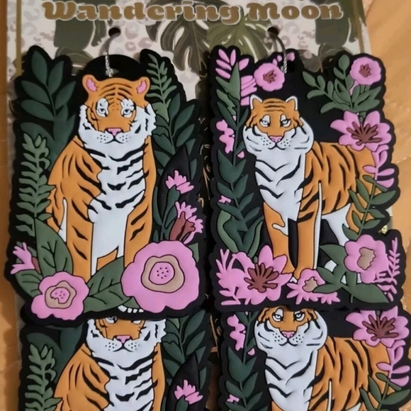 Wandering Moon Tiger Floral Luggage Tag 4 Pc Set Ls - Picture 1 of 2